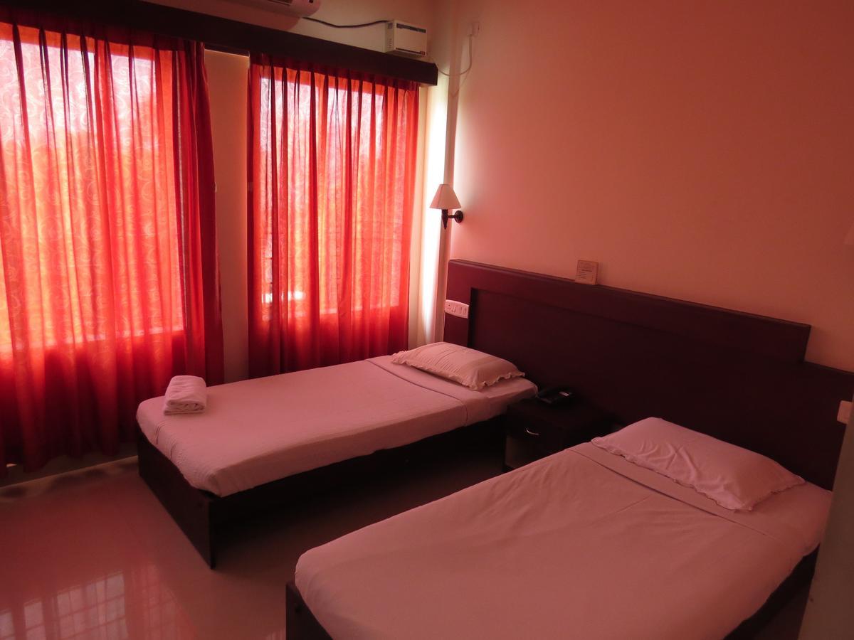 Готель Lals Residency Adur Номер фото