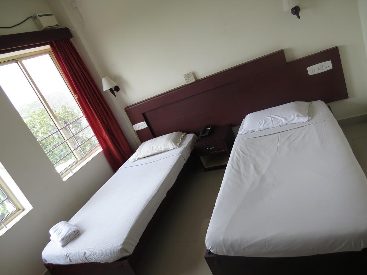 Готель Lals Residency Adur Номер фото